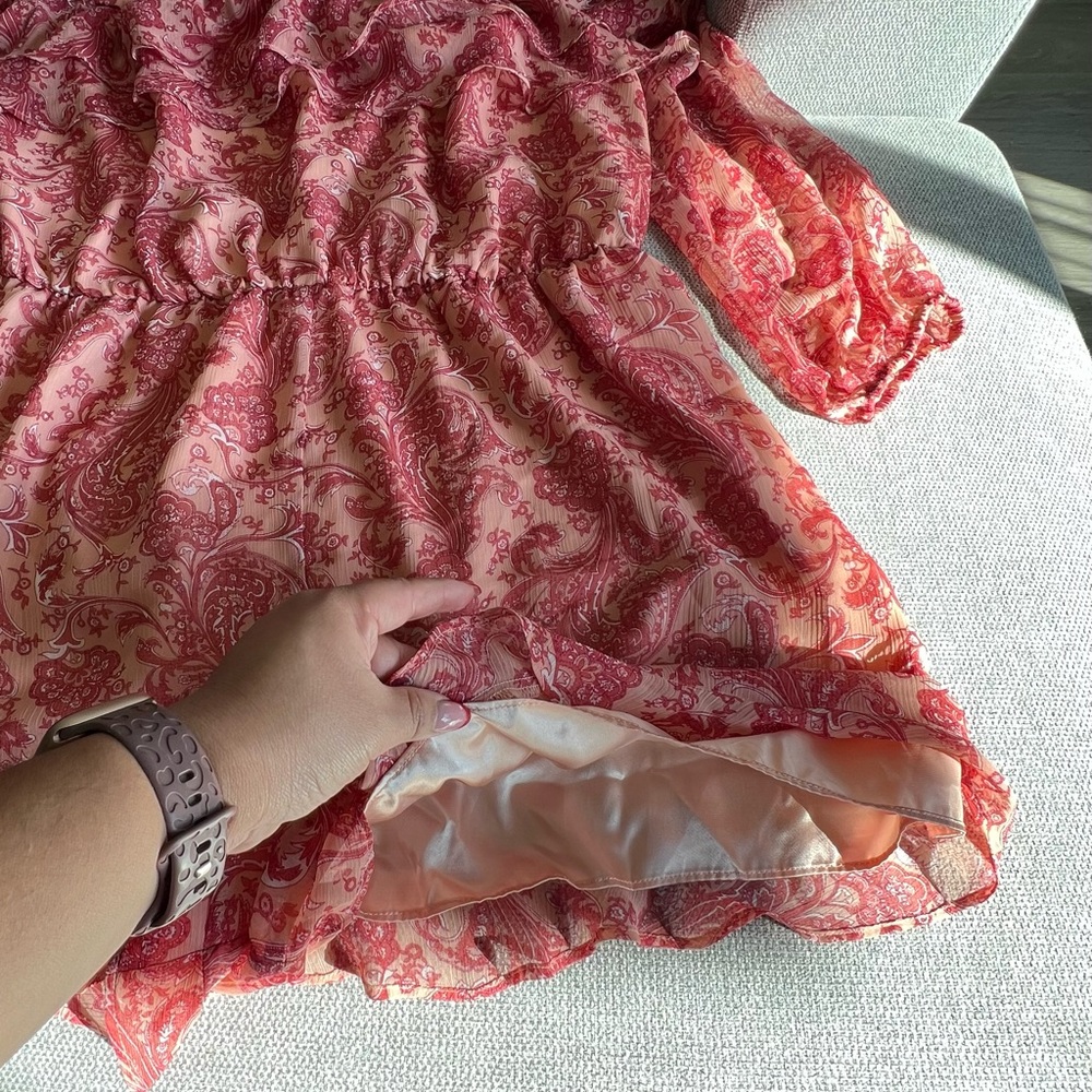 NEW‼️Express Ruffle Romper - Picture 6 of 6